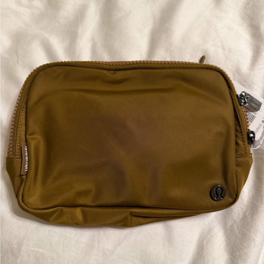 Lululemon Athletica everywhere belt bag large